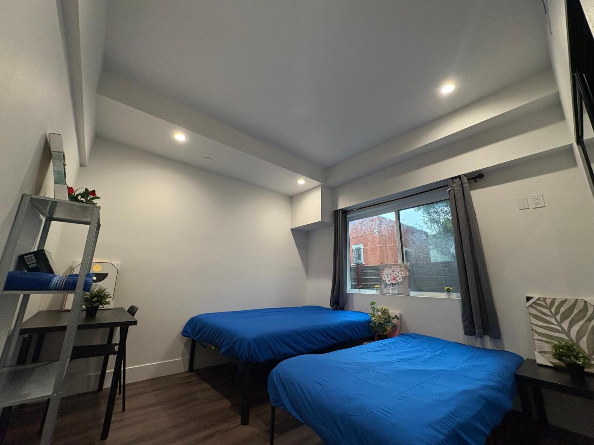 The Blue - Private Hostal Los Ángeles